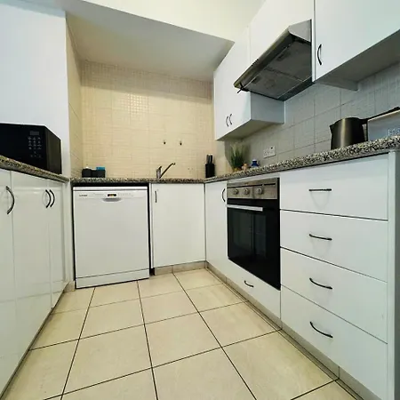 Апартаменты Winter Deal! 2br Hesperides - Heated, Large Balcony, Well Connected, Work Friendly *