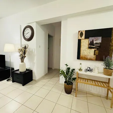 Lejlighed Hesperides Garden - Sunny 2br With Large Balcony, Pool, Paphos