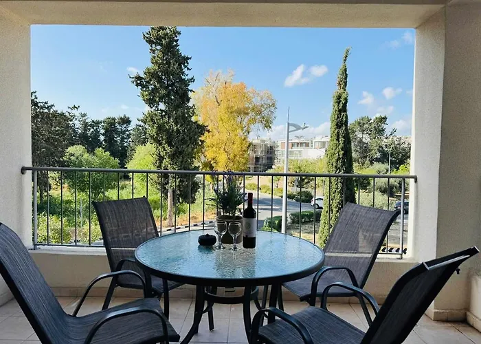Winter Deal! 2br Hesperides - Heated, Large Balcony, Well Connected, Work Friendly Lejlighed