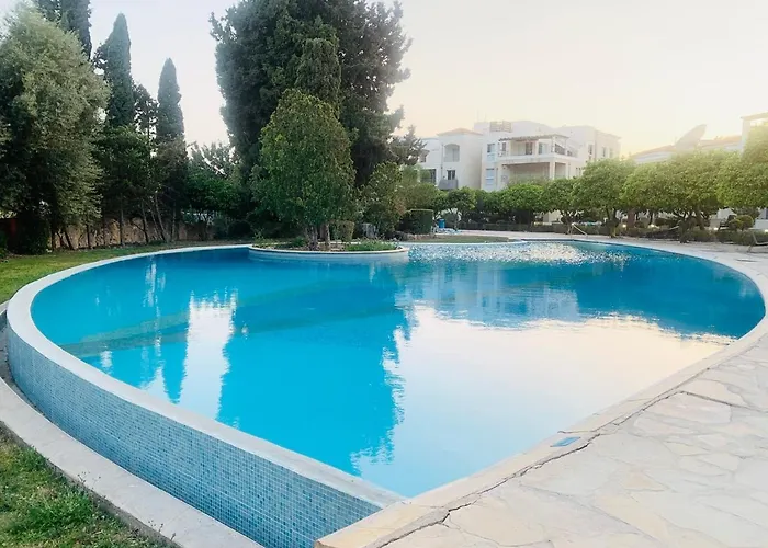 Winter Deal! 2br Hesperides - Heated, Large Balcony, Well Connected, Work Friendly Lejlighed