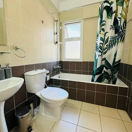 Winter Deal! 2br Hesperides - Heated, Large Balcony, Well Connected, Work Friendly Lägenhet